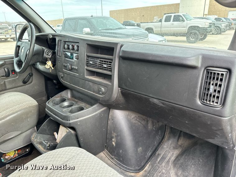 image for item NI9669 2008 Chevrolet Express 2500 van