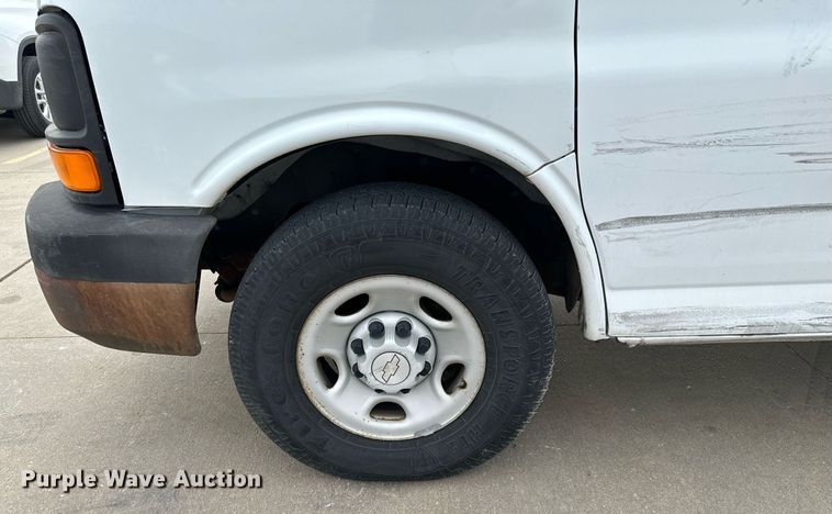 image for item NI9669 2008 Chevrolet Express 2500 van