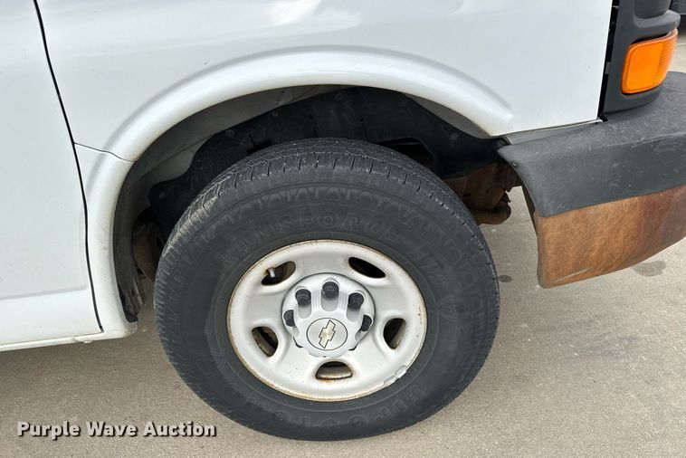 image for item NI9669 2008 Chevrolet Express 2500 van