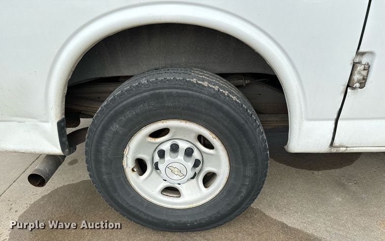 image for item NI9669 2008 Chevrolet Express 2500 van