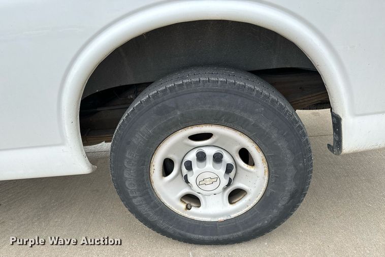 image for item NI9669 2008 Chevrolet Express 2500 van