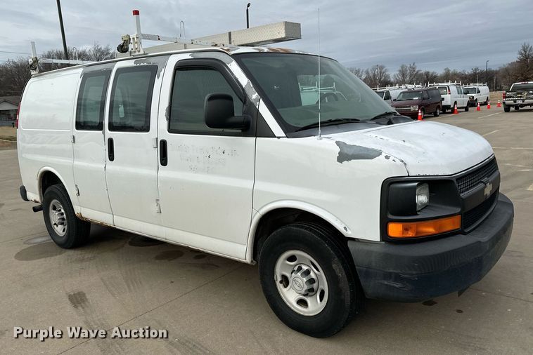 image for item NI9670 2007 Chevrolet Express 2500 van