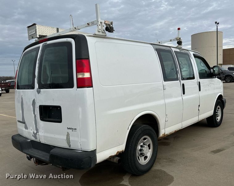 image for item NI9670 2007 Chevrolet Express 2500 van
