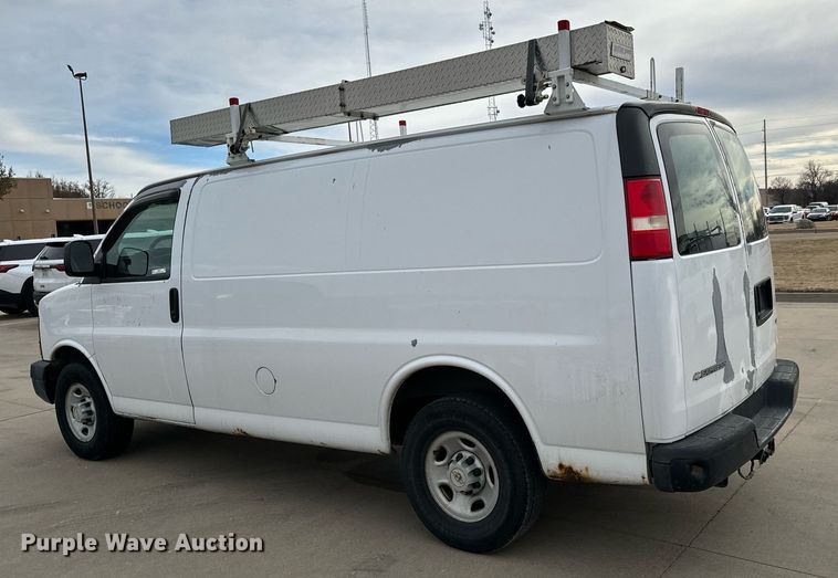 image for item NI9670 2007 Chevrolet Express 2500 van