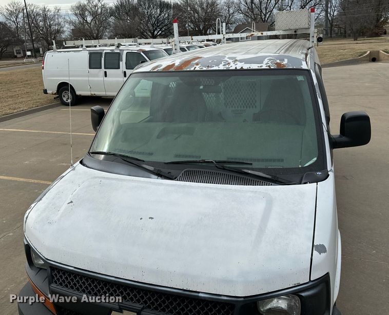 image for item NI9670 2007 Chevrolet Express 2500 van