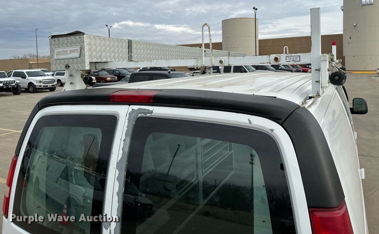 image for item NI9670 2007 Chevrolet Express 2500 van