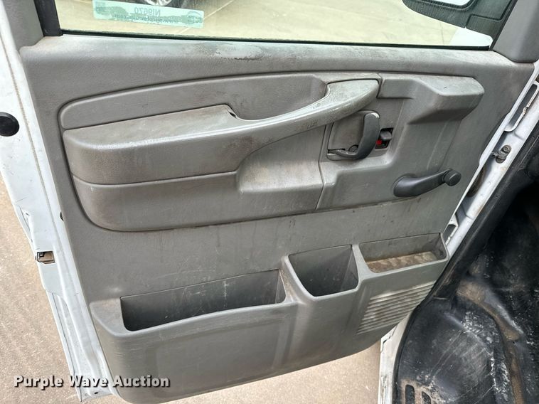 image for item NI9670 2007 Chevrolet Express 2500 van
