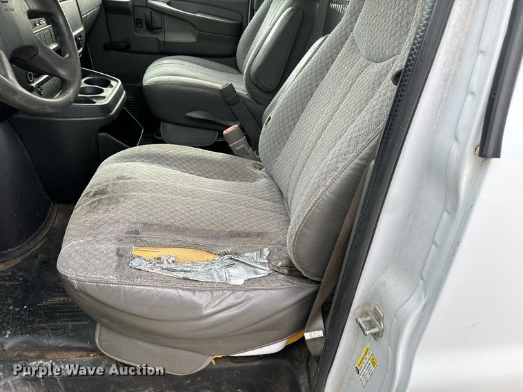 image for item NI9670 2007 Chevrolet Express 2500 van