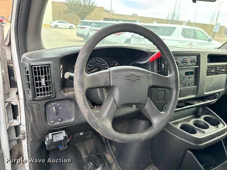 image for item NI9670 2007 Chevrolet Express 2500 van