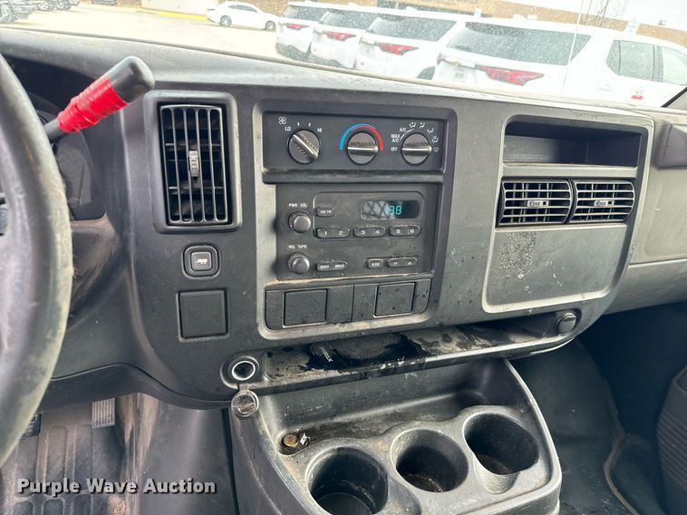 image for item NI9670 2007 Chevrolet Express 2500 van