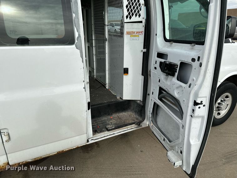 image for item NI9670 2007 Chevrolet Express 2500 van