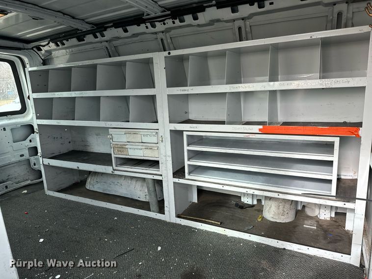 image for item NI9670 2007 Chevrolet Express 2500 van