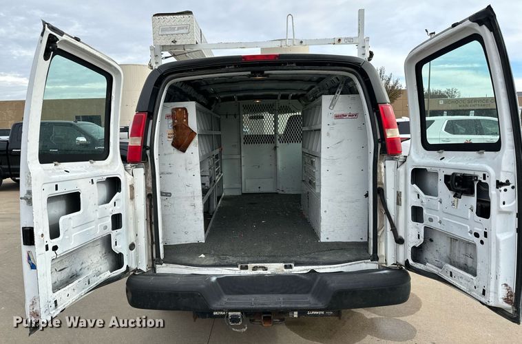 image for item NI9670 2007 Chevrolet Express 2500 van