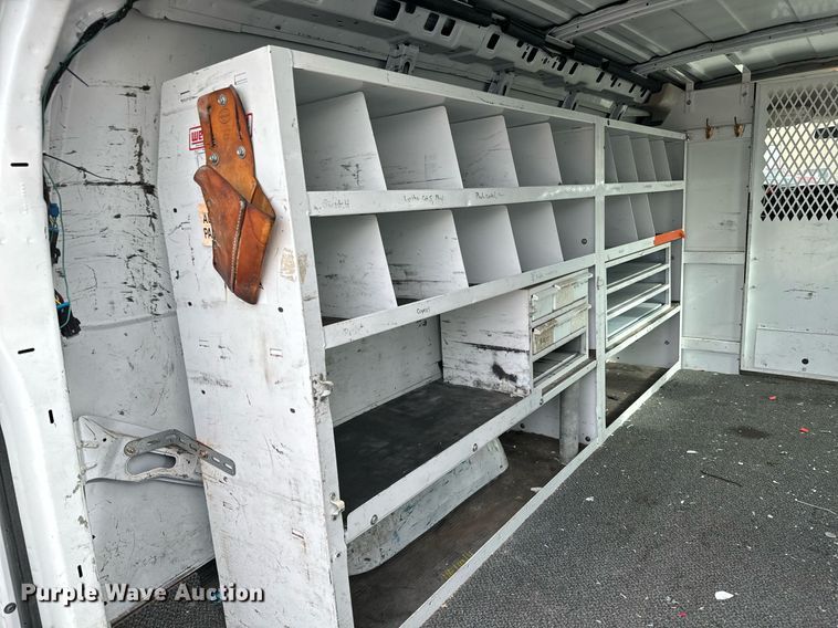 image for item NI9670 2007 Chevrolet Express 2500 van