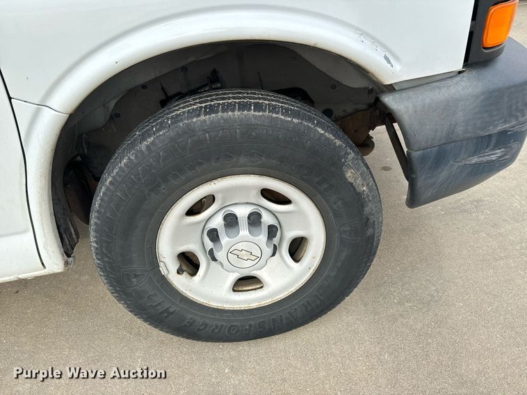 image for item NI9670 2007 Chevrolet Express 2500 van