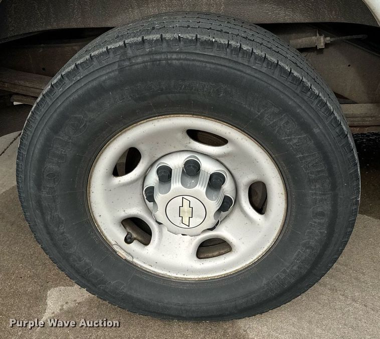 image for item NI9670 2007 Chevrolet Express 2500 van