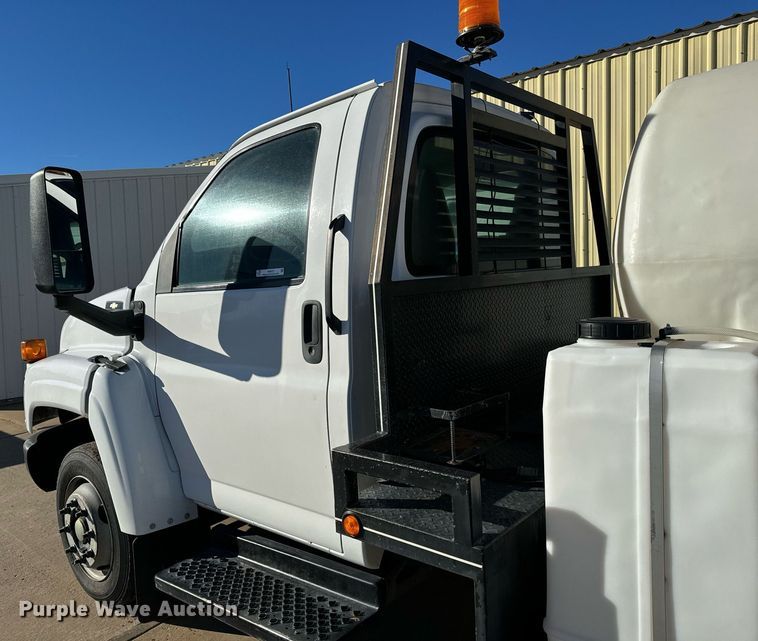 image for item NI9672 2003 Chevrolet C4500  sprayer truck