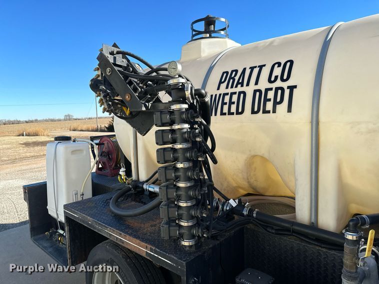 image for item NI9672 2003 Chevrolet C4500  sprayer truck