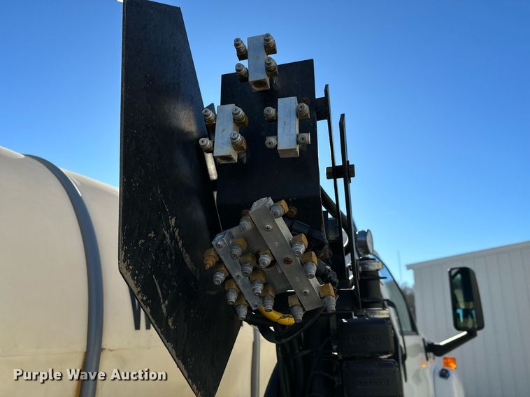 image for item NI9672 2003 Chevrolet C4500  sprayer truck