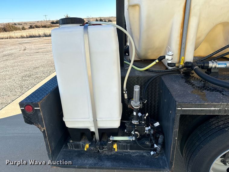 image for item NI9672 2003 Chevrolet C4500  sprayer truck