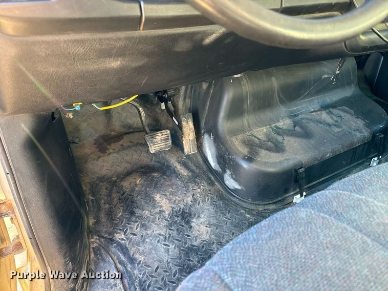 image for item NI9672 2003 Chevrolet C4500  sprayer truck