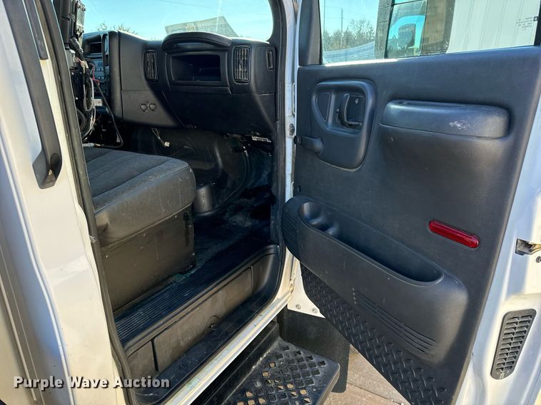 image for item NI9672 2003 Chevrolet C4500  sprayer truck