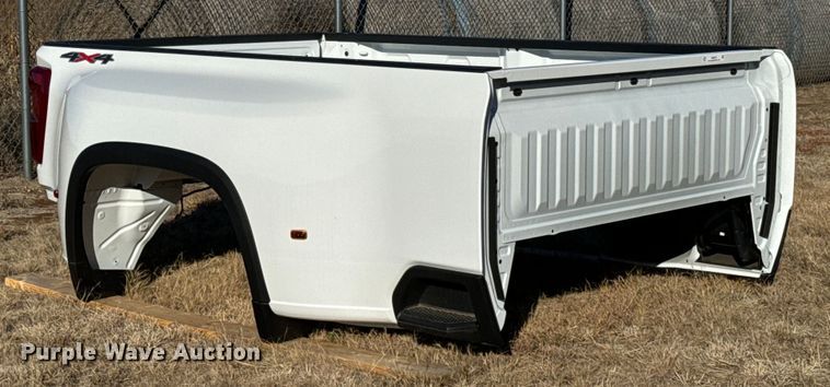 image for item NI9673 2024 Chevrolet Silverado 3500  pickup truck bed