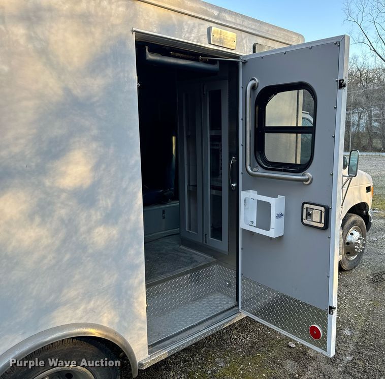 image for item NM9190 2000 Ford E350  sewer inspection van