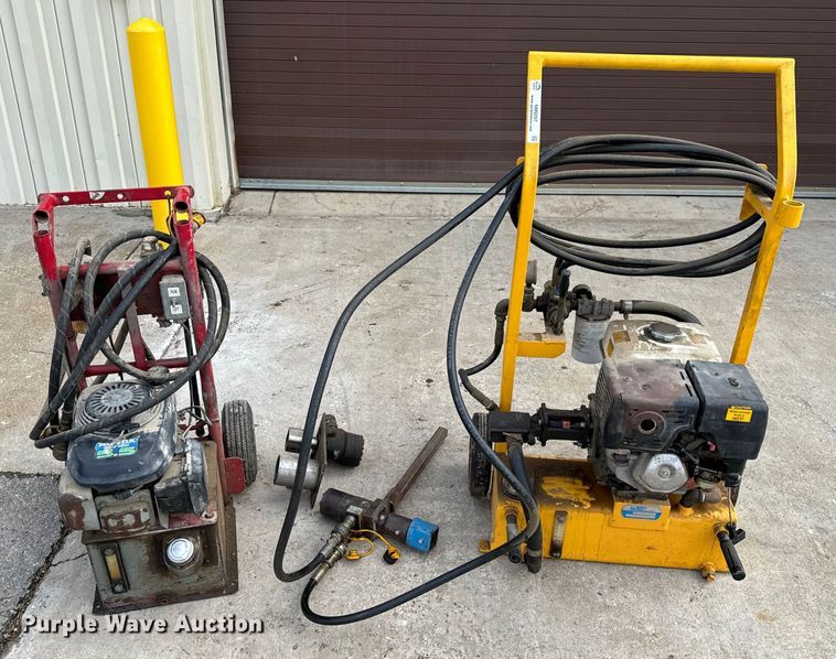 image for item NM9207 (2) hydraulic pumps