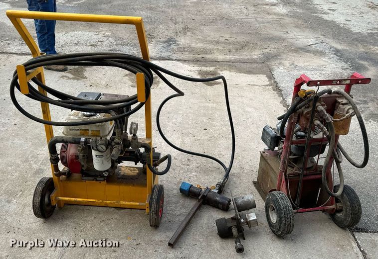 image for item NM9207 (2) hydraulic pumps