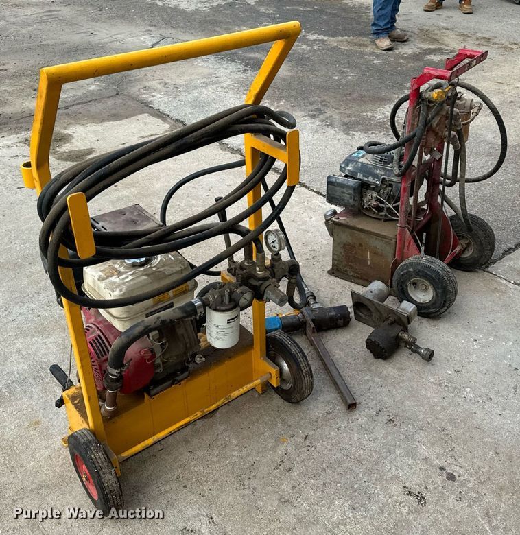 image for item NM9207 (2) hydraulic pumps