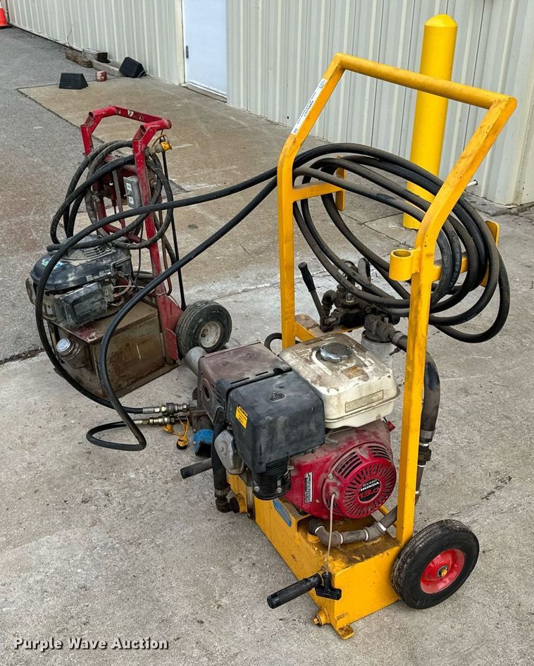 image for item NM9207 (2) hydraulic pumps