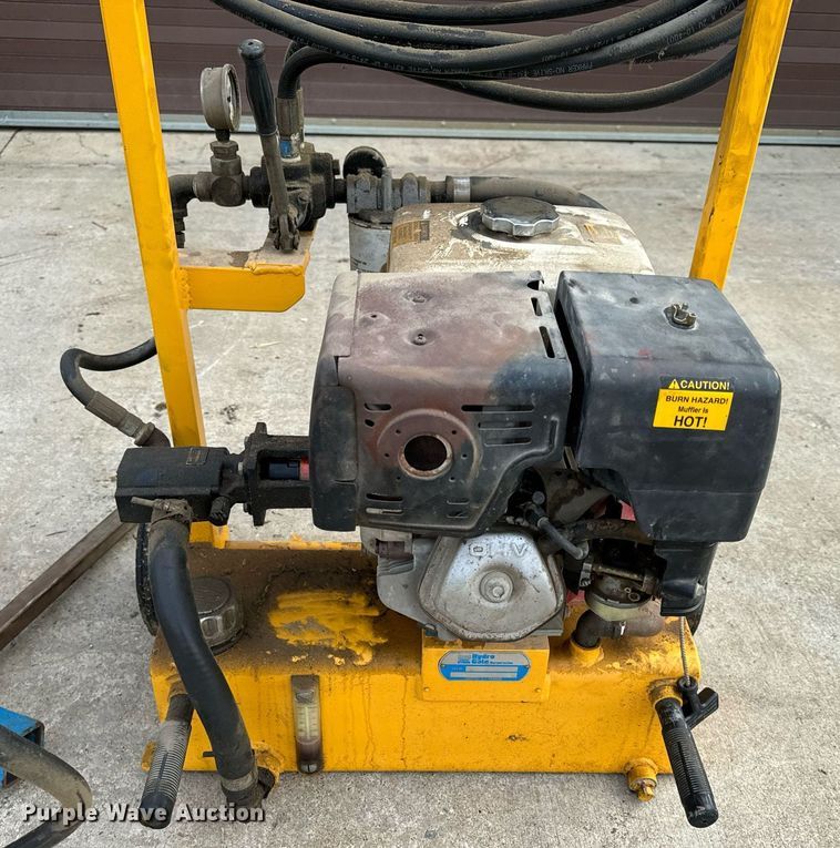 image for item NM9207 (2) hydraulic pumps