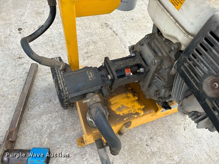 image for item NM9207 (2) hydraulic pumps