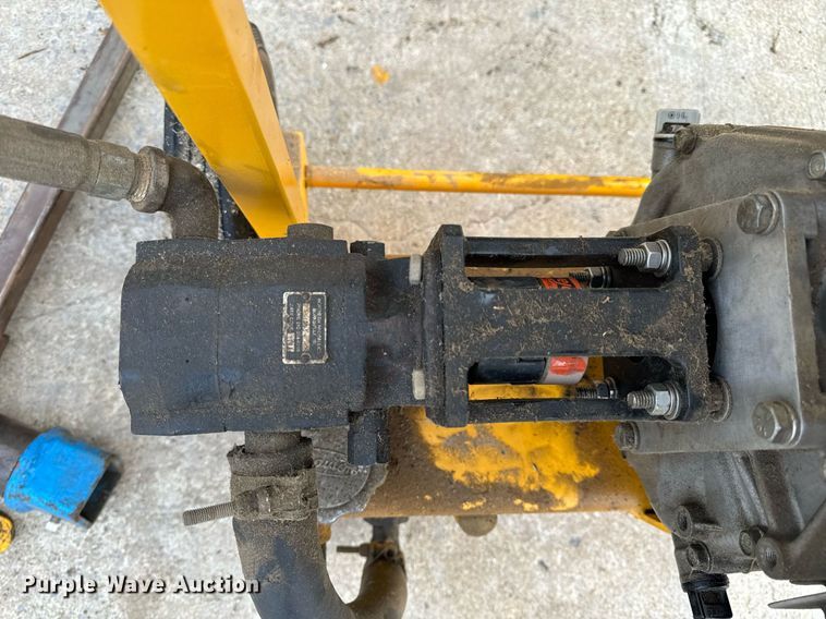 image for item NM9207 (2) hydraulic pumps