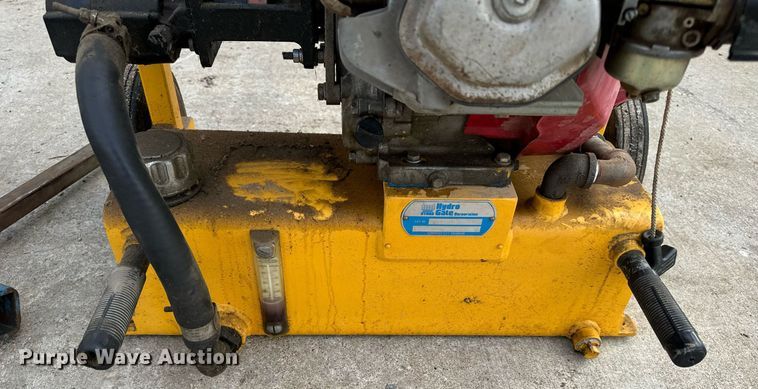 image for item NM9207 (2) hydraulic pumps