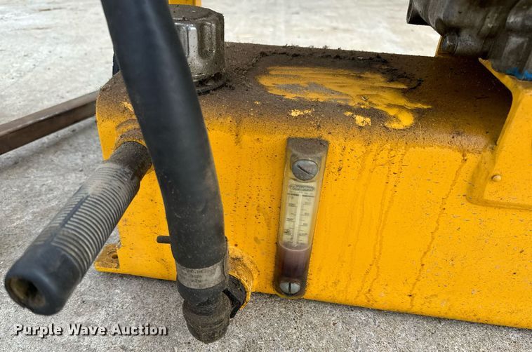 image for item NM9207 (2) hydraulic pumps