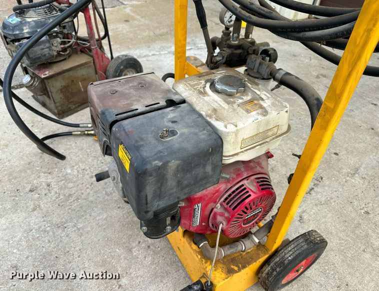 image for item NM9207 (2) hydraulic pumps