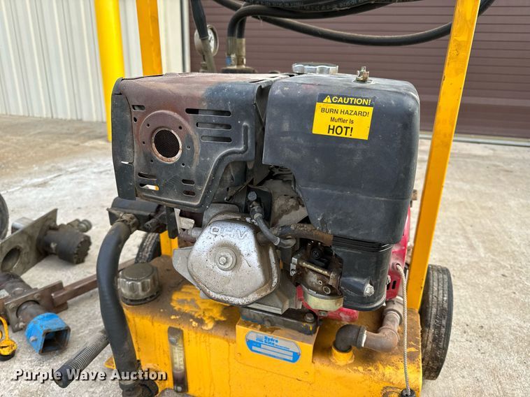 image for item NM9207 (2) hydraulic pumps