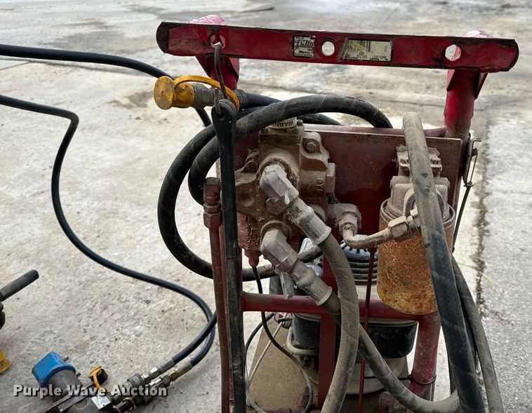 image for item NM9207 (2) hydraulic pumps