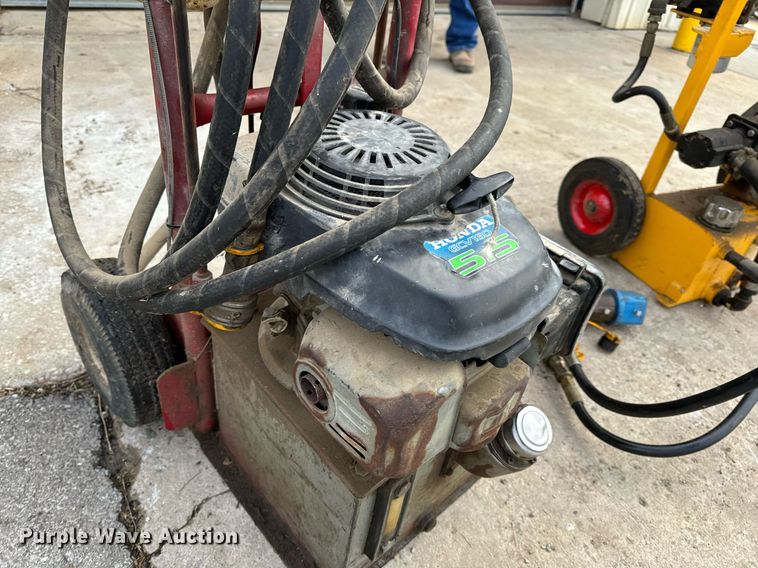 image for item NM9207 (2) hydraulic pumps