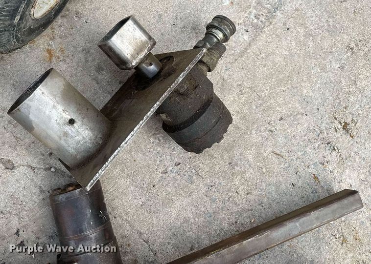 image for item NM9207 (2) hydraulic pumps