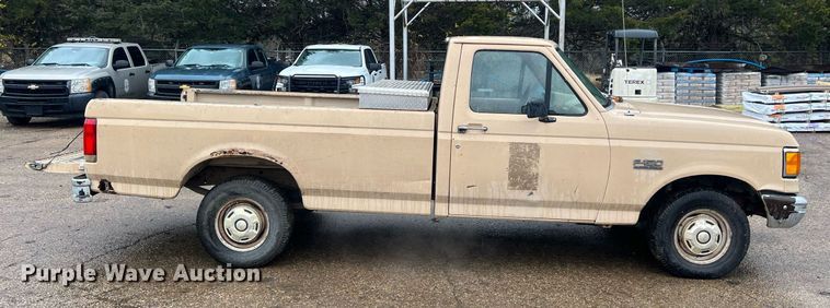 image for item NN9335 1990 Ford F150  pickup truck