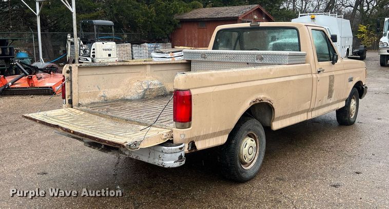 image for item NN9335 1990 Ford F150  pickup truck