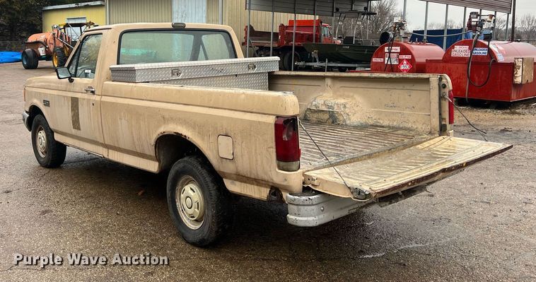 image for item NN9335 1990 Ford F150  pickup truck