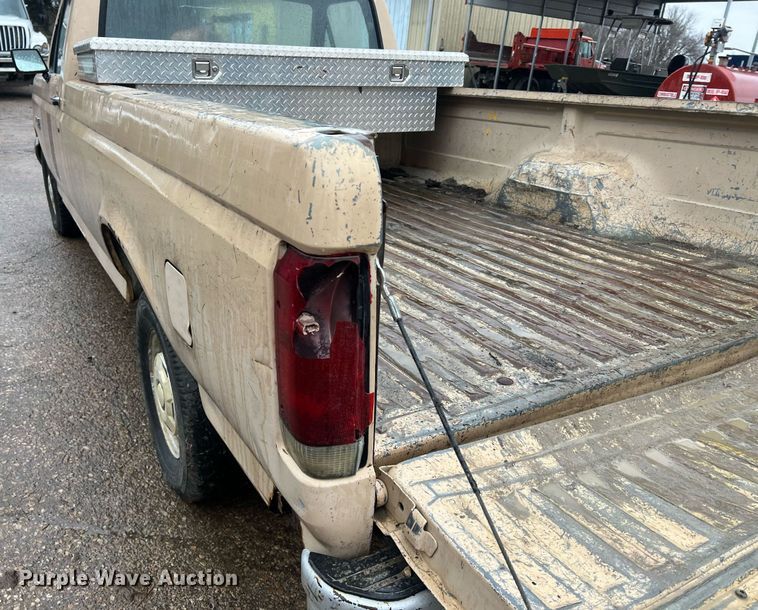 image for item NN9335 1990 Ford F150  pickup truck