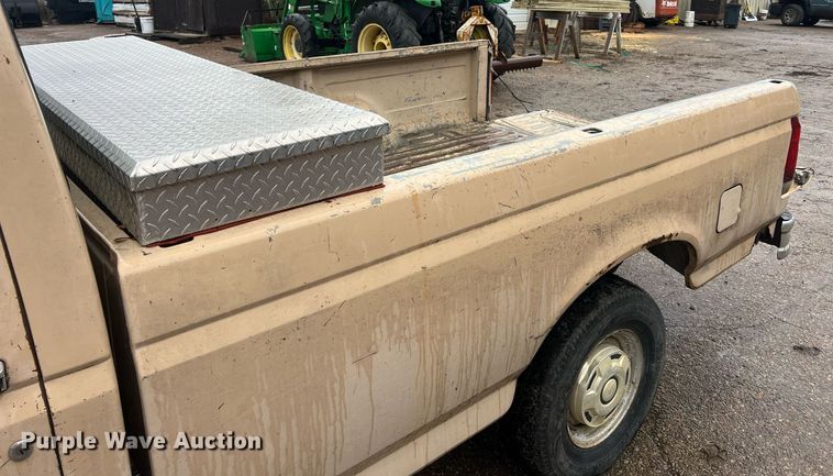 image for item NN9335 1990 Ford F150  pickup truck