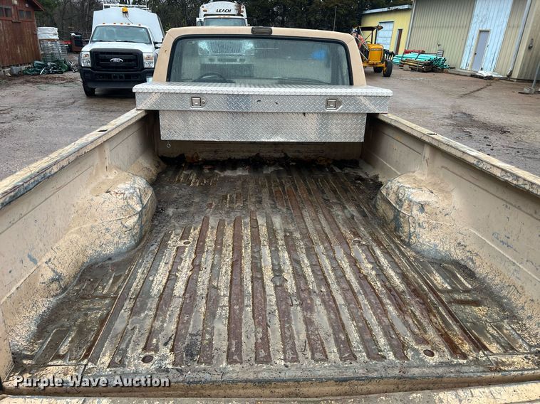 image for item NN9335 1990 Ford F150  pickup truck