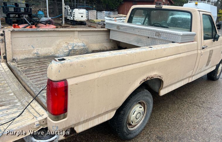 image for item NN9335 1990 Ford F150  pickup truck