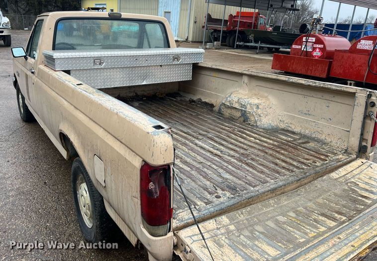 image for item NN9335 1990 Ford F150  pickup truck